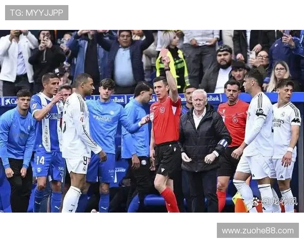 足球明星在进球后选择低调不庆祝引发球迷热议与思考